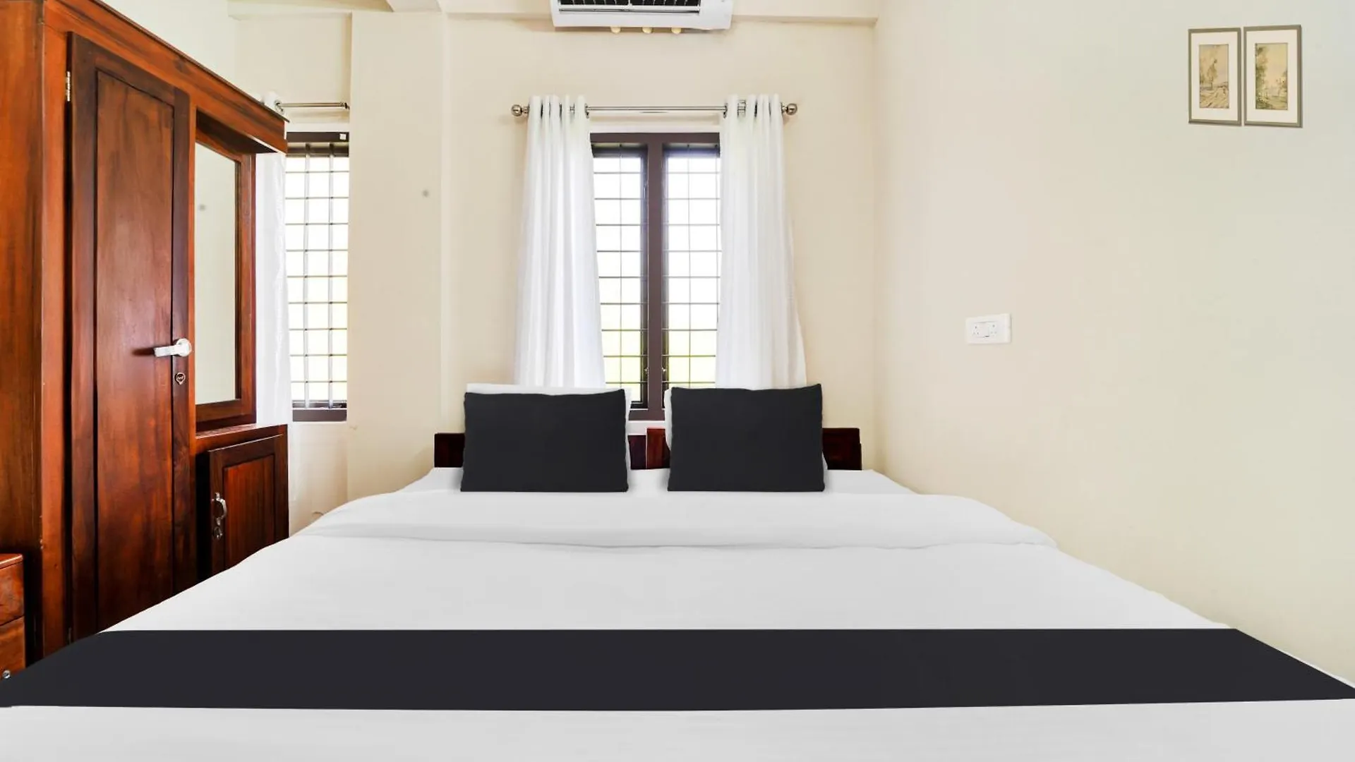 Hotel O Ambalamedu Muttam   Muttam (Ernakulam)