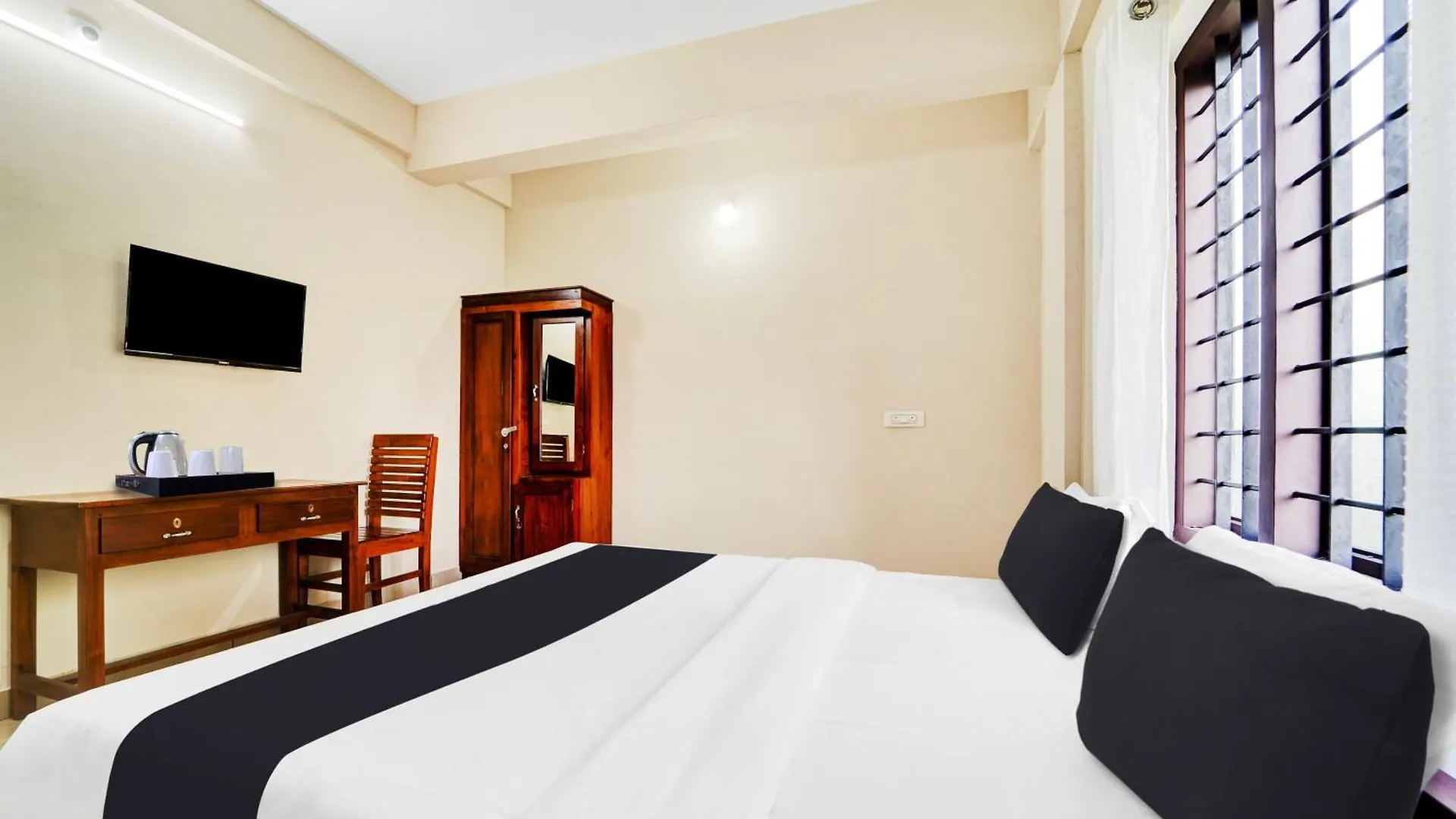 Hotel O Ambalamedu Muttam  Muttam (Ernakulam)